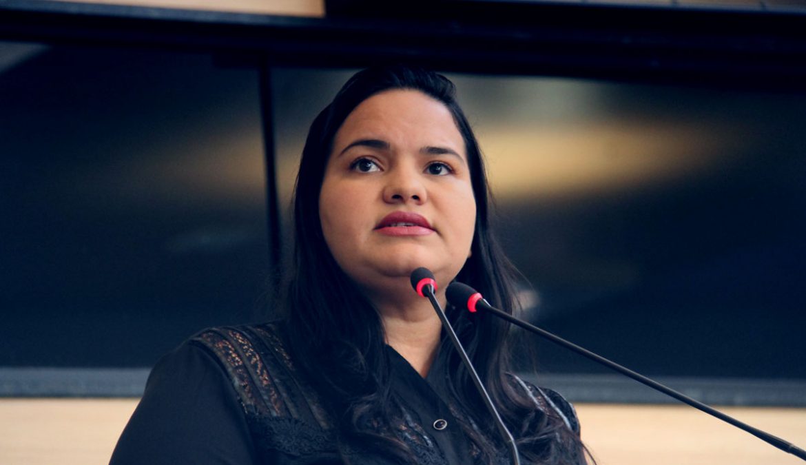 Vereadora Michele Collins sai em defesa do Guia Municipal de Saúde