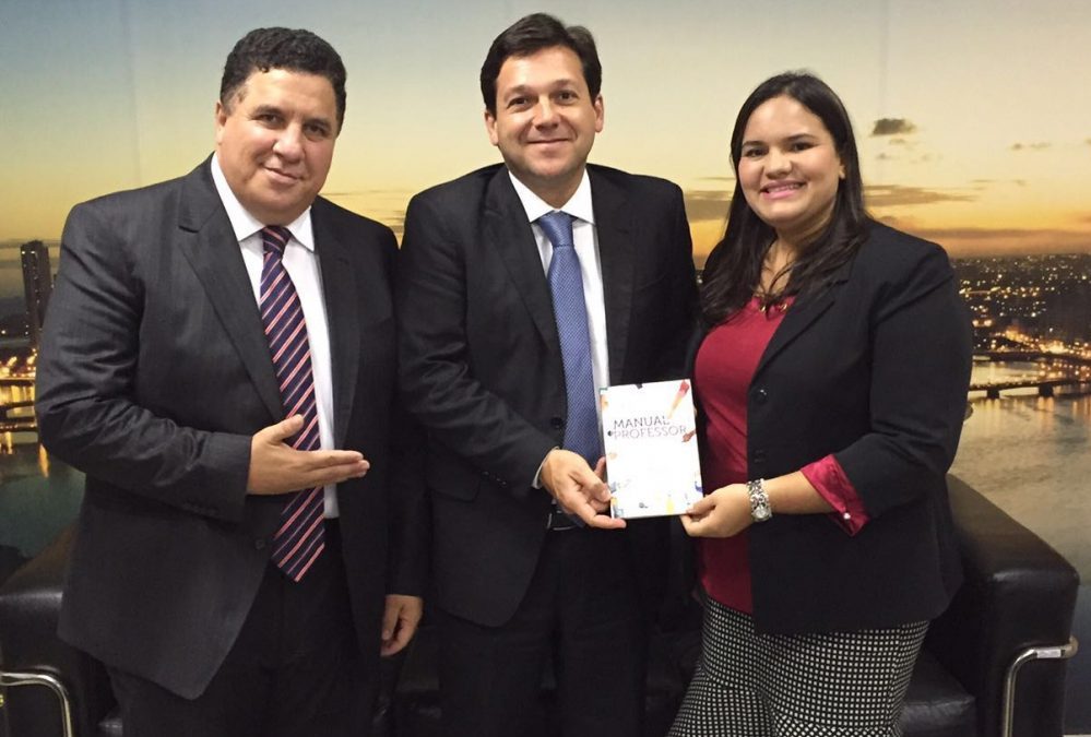 Política de ensino do Recife é tema de reunião entre prefeito e vereadora Michele Collins