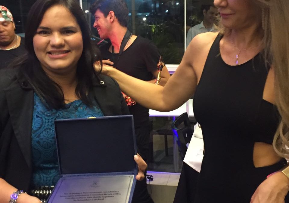 Michele Collins recebe homenagem