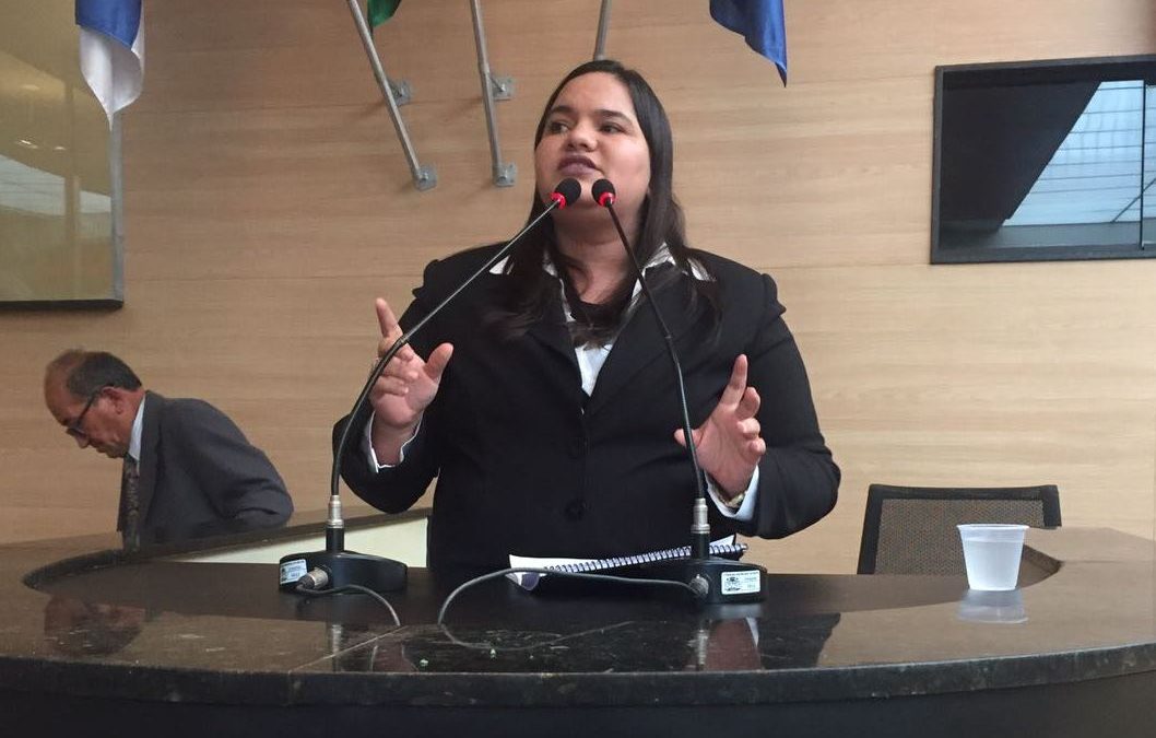 Vereadora Missionária Michele Collins apresenta relatório da Comissão de Direito Humanos e Cidadania