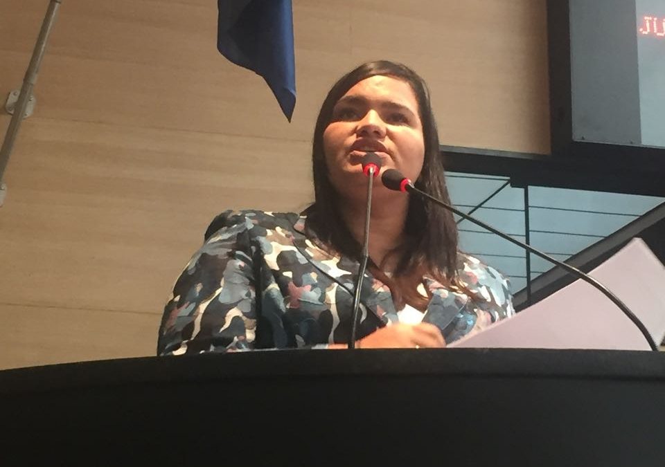 Vereadora sobe à tribuna da Câmara Municipal do Recife, para registrar sua indignação à revista Veja