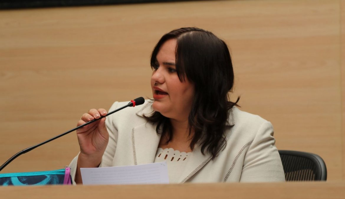 Vereadora Missionária Michele Collins realiza Audiência Pública para falar sobre Políticas