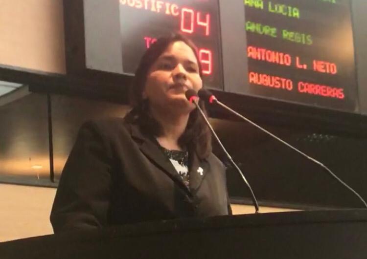 Michele Collins elogia Presidente Jair Bolsonaro