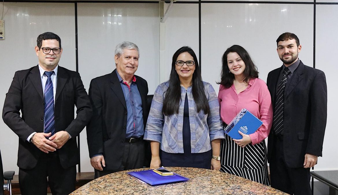 Michele Collins recebe representantes da Abrasce
