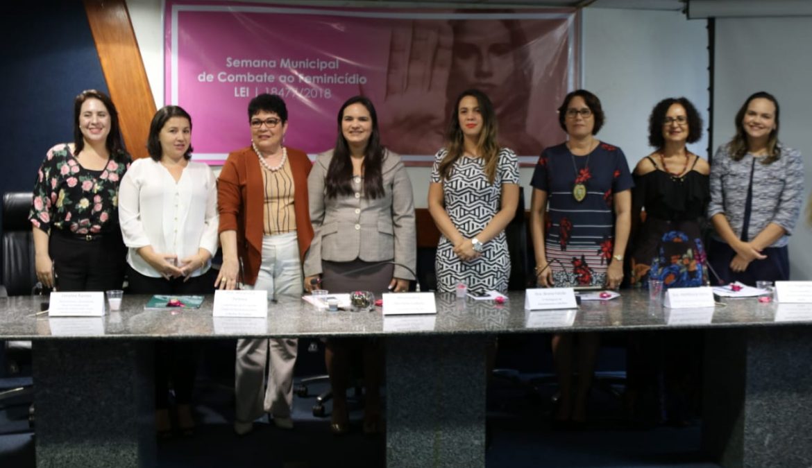 Michele Collins realiza debate sobre feminicídio na Câmara Municipal do Recife