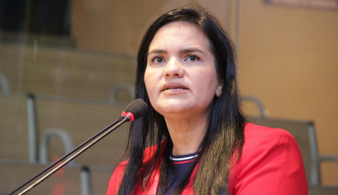 Missionária Michele Collins repercute reunião da Comissão de Direitos Humanos na Tribuna