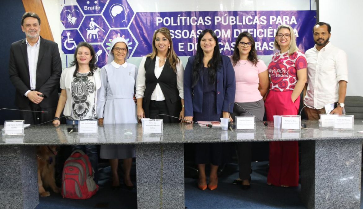 Michele Collins realiza reunião pública para debater políticas públicas à pessoa com deficiência e doença rara